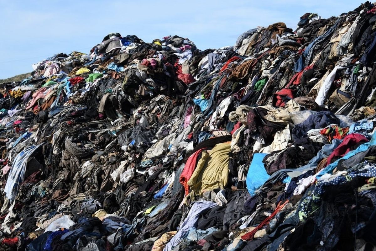 Por qué los residuos textiles son un problema ambiental creciente